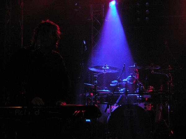 Project Pitchfork gewinnen durch die Unterstützung von Live-Musikern immer mehr dazu. – 