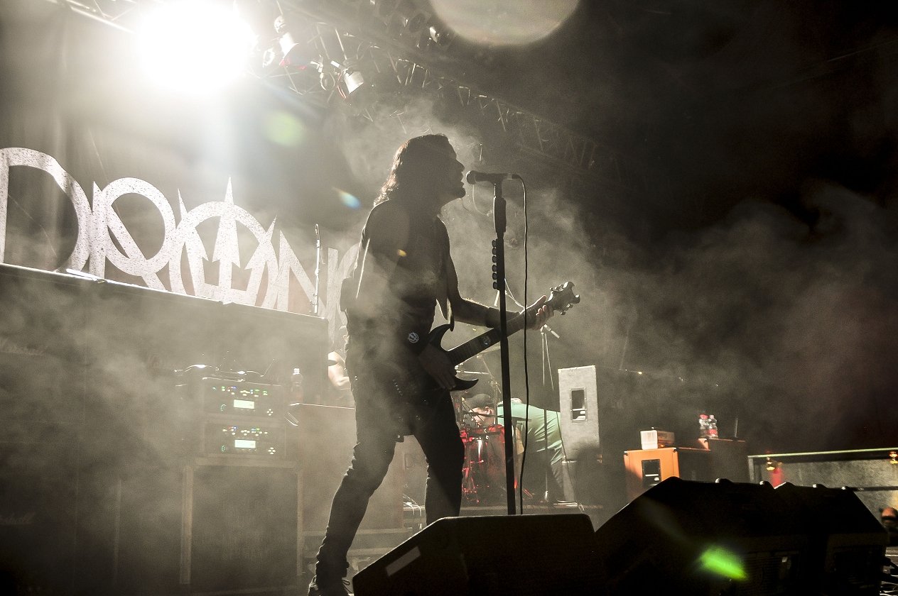 Prong – Die Groove-Metal-Pioniere geben anlässlich der After-Wacken-Party RheinRiot ein Stelldichein in der Domstadt. Snap your fingers, snap your neck! – Tommy Victor.