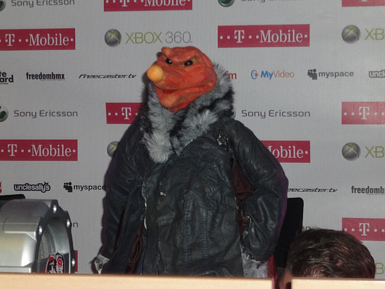 Puppetmastaz – Im Berliner Velodrom erklären die Rap-Puppen am 6.12.2009 das Bandende. – Sowohl in die Politik als auch unter die Energydrink-Hersteller möchte er gehen.