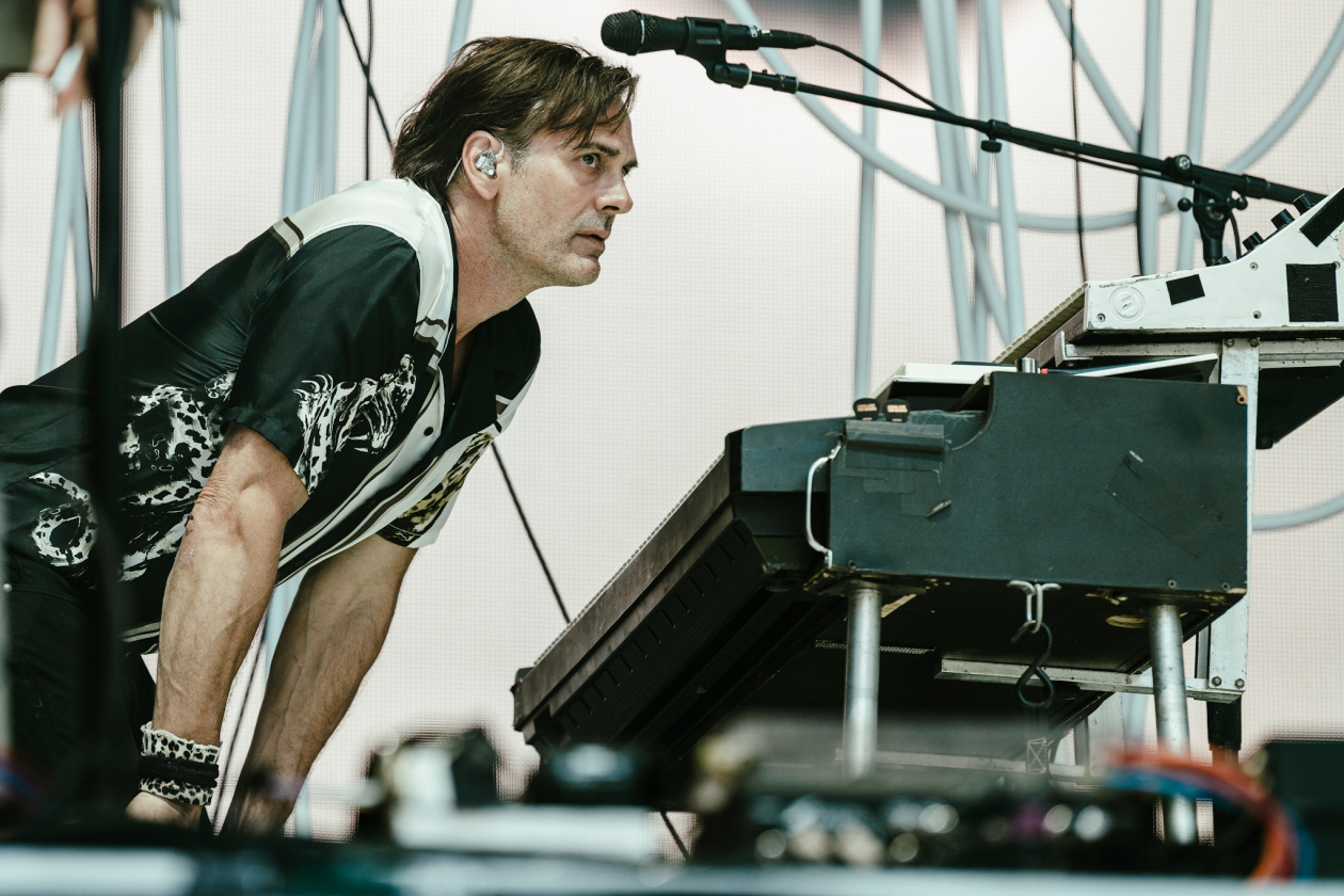 Queens Of The Stone Age – Josh Homme und Band auf Tour mit System Of A Down. – Dean Fertita.
