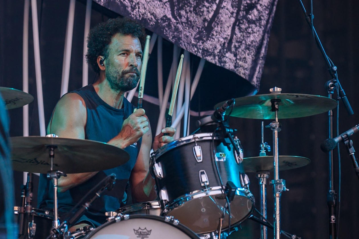 Queens Of The Stone Age – Josh Homme und Band auf Tour mit System Of A Down. – Jon Theodore.