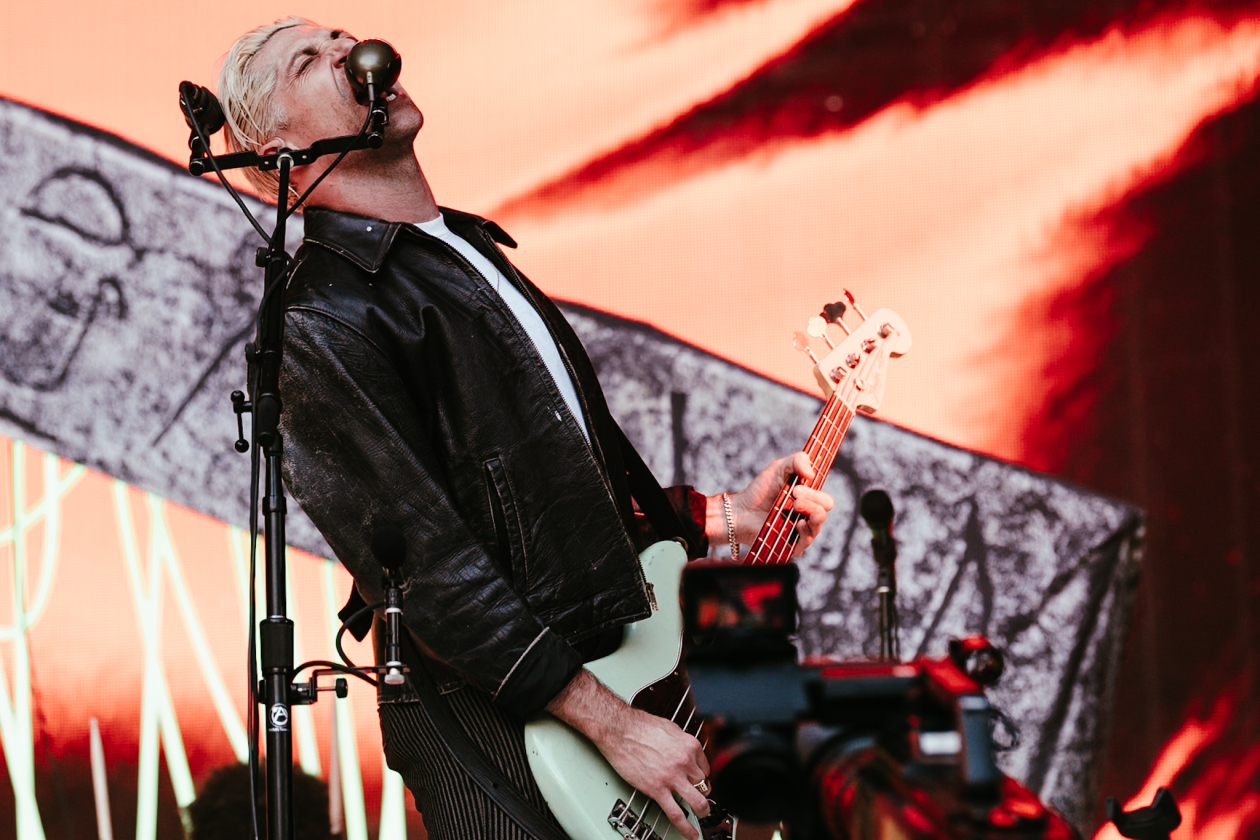 Queens Of The Stone Age – Josh Homme und Band auf Tour mit System Of A Down. – Michael Shuman.