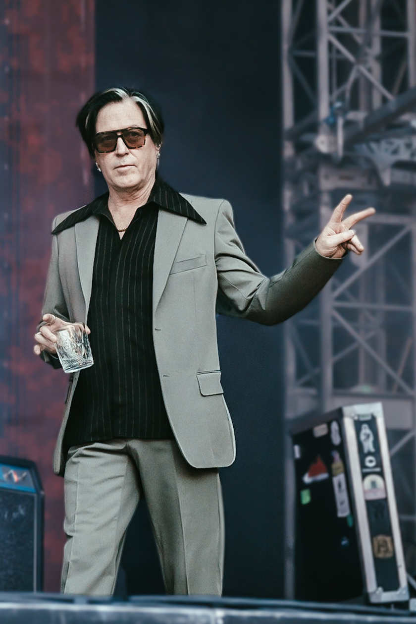 Queens Of The Stone Age – Troy Van Leeuwen.
