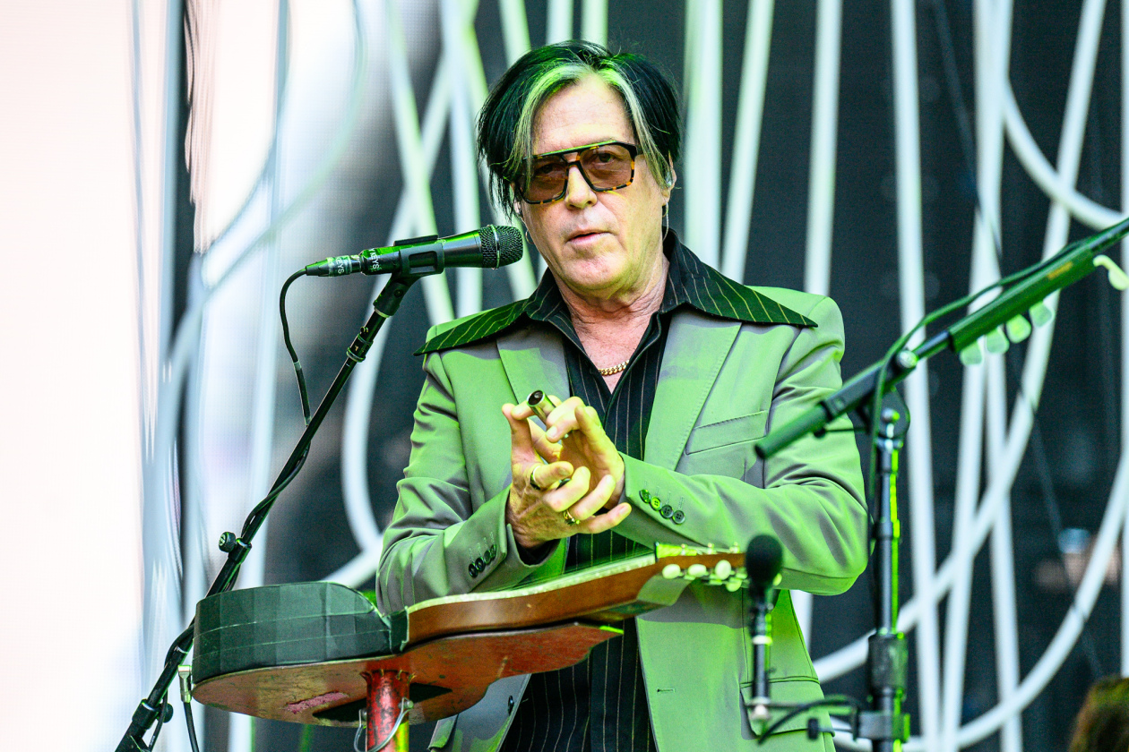 Queens Of The Stone Age – Troy Van Leeuwen.