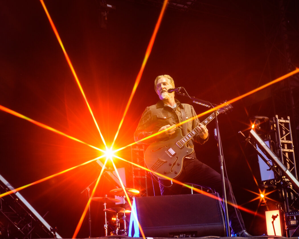 Queens Of The Stone Age – Comeback mit neuem Album  "In Times New Roman...": Josh Homme und Band haben Bock! – QOTSA.