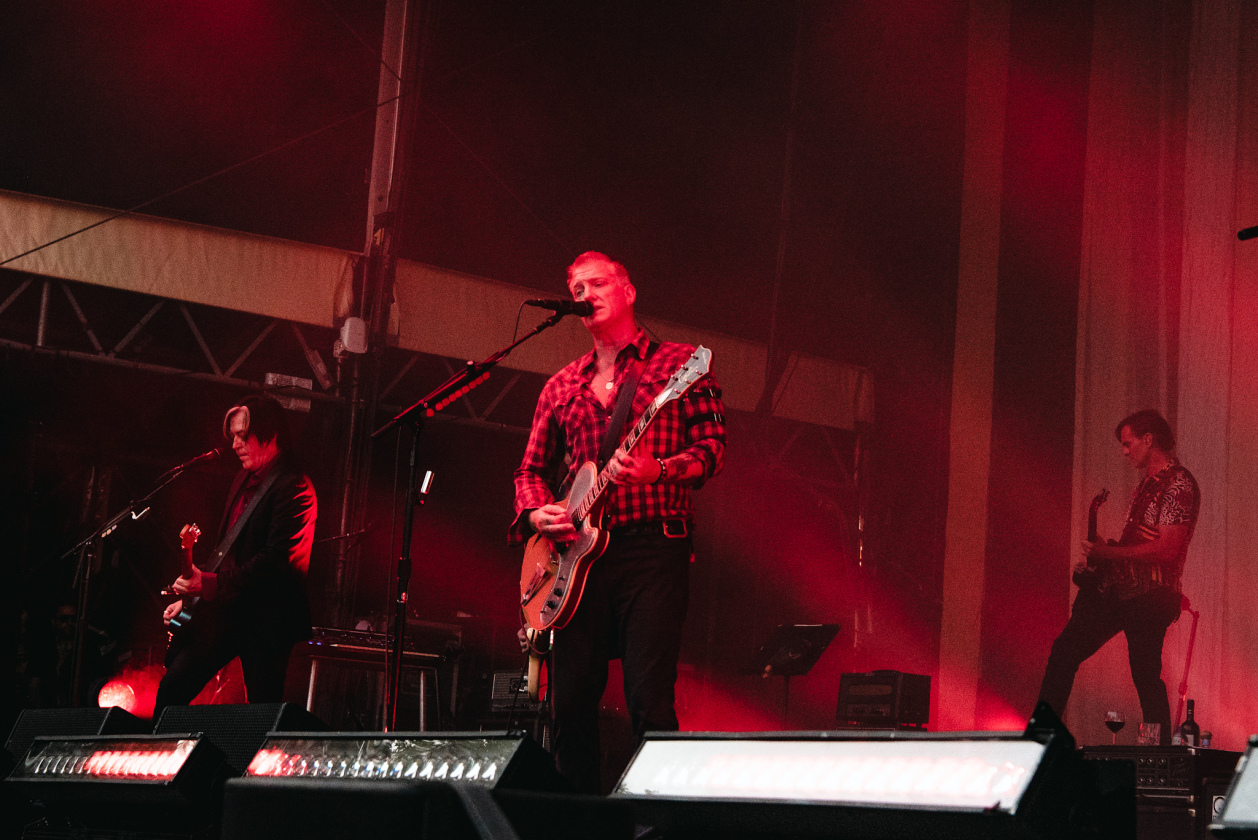 Songs for the Deaf: QOTSA brillieren zwei Stunden in Berlin. – Queens Of The Stone Age in Berlin