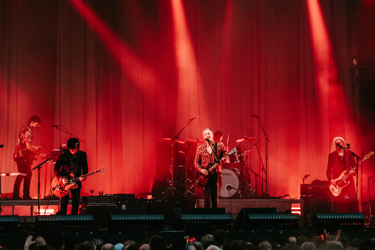 Songs for the Deaf: QOTSA brillieren zwei Stunden in Berlin. – Queens Of The Stone Age in Berlin