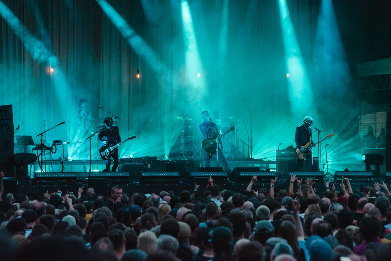 Songs for the Deaf: QOTSA brillieren zwei Stunden in Berlin. – Queens Of The Stone Age in Berlin