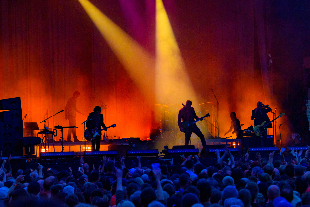 Songs for the Deaf: QOTSA brillieren zwei Stunden in Berlin. – Queens Of The Stone Age in Berlin