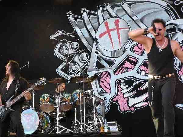 Queensryche konzentrierten sich auf die alten Stärken mit Unterstützung von "Sister Mary". – 