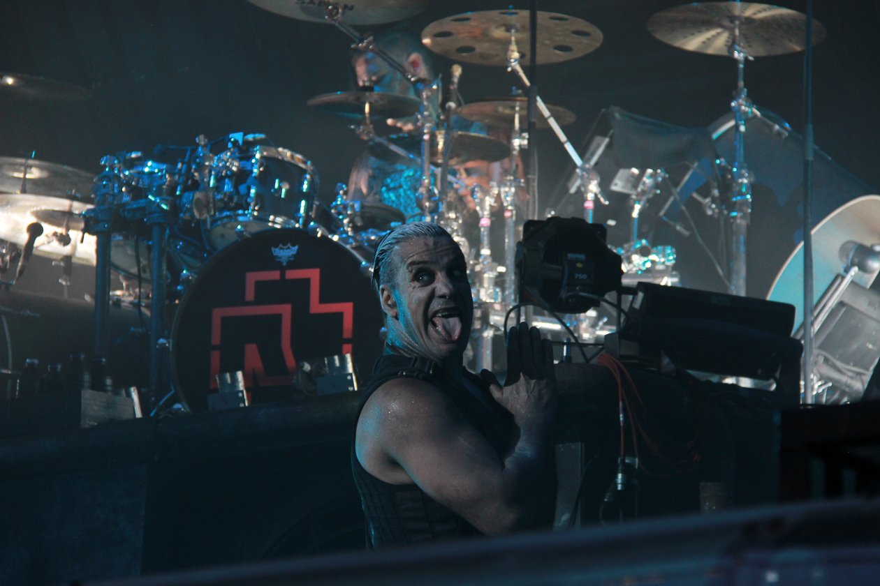Rammstein – Drei Mal gaben Till Lindemann und Co. ein Heimspiel in der Hauptstadt. – ... weniger.