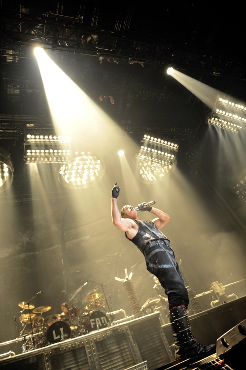 Zensur hin oder her: Rammstein live 2009. – Rammstein in Köln.