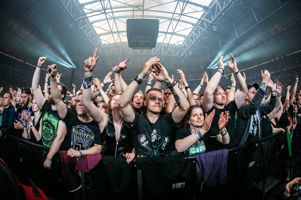 Rammstein 2019 - der Tourauftakt in Gelsenkirchen – Fans.