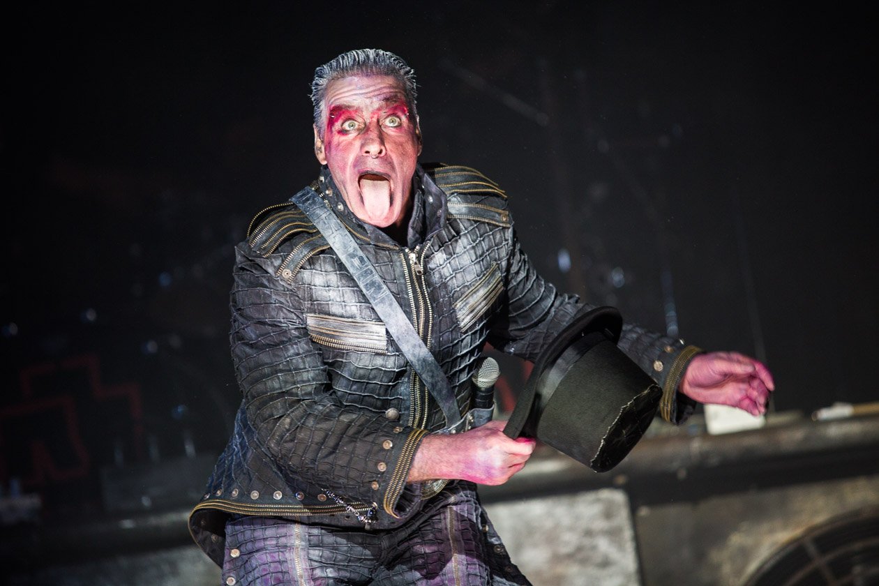 Rammstein – In Scheeßel spielten Till Lindemann und Co. noch ihren Headlinerslot, beim Southside kamen schwere Unwetter dazwischen. – ... Hurricane 2016.