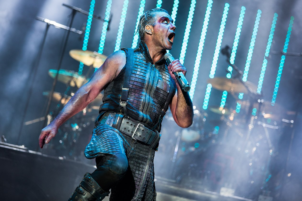 Rammstein – In Scheeßel spielten Till Lindemann und Co. noch ihren Headlinerslot, beim Southside kamen schwere Unwetter dazwischen. – Großes Kino.
