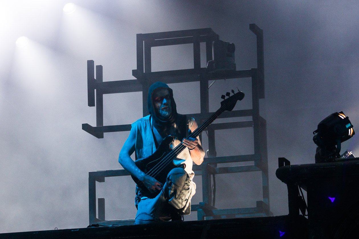 Rammstein – In Scheeßel spielten Till Lindemann und Co. noch ihren Headlinerslot, beim Southside kamen schwere Unwetter dazwischen. – Oliver Riedel.