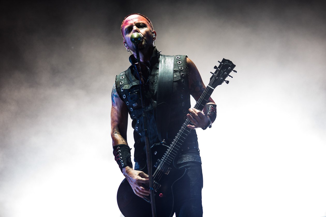 Rammstein – In Scheeßel spielten Till Lindemann und Co. noch ihren Headlinerslot, beim Southside kamen schwere Unwetter dazwischen. – Paul again.