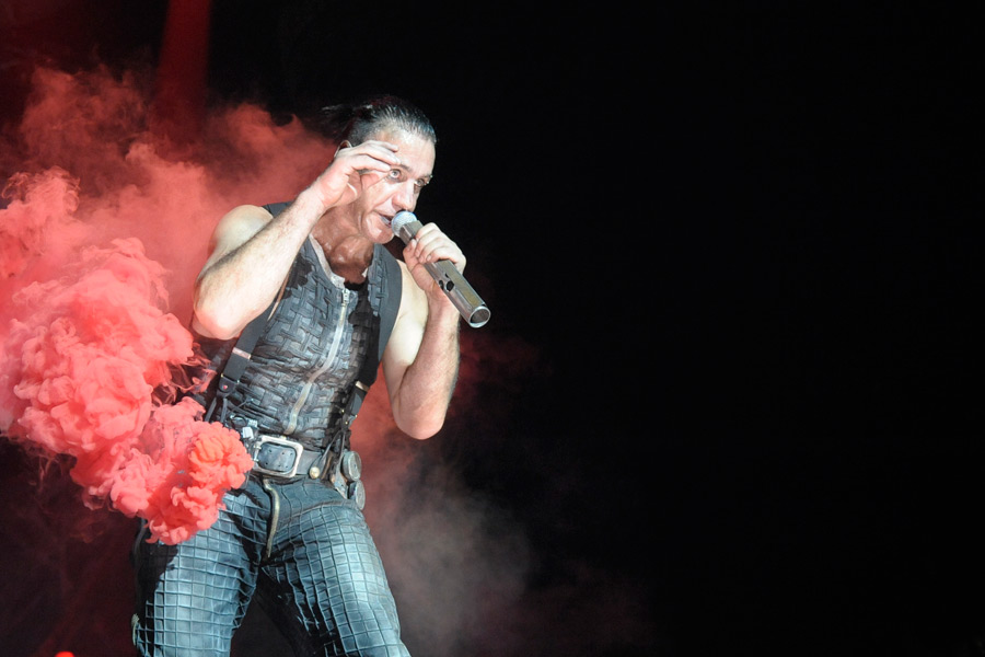 Rammstein – Drei Mal füllen die teutonischen Tanzmetaller den ISS Dome. – Till.