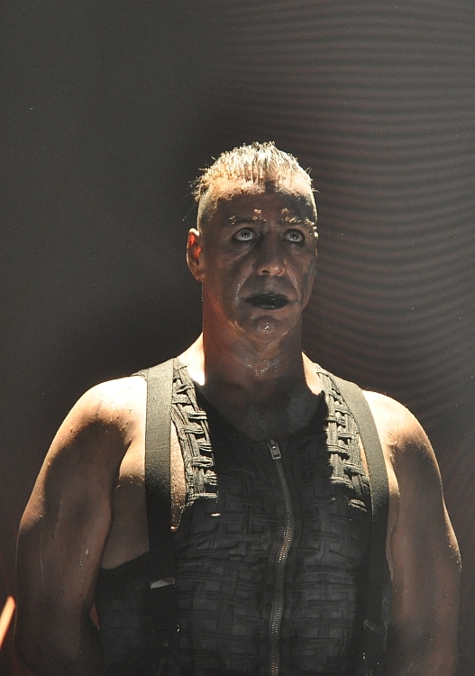 Heiße Show in Friedrichshafen. – Rammstein 2011 in Friedrichshafen