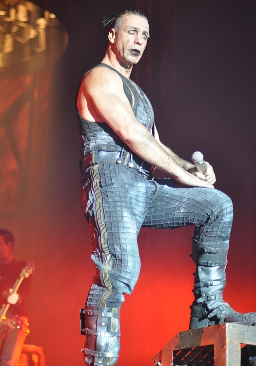 Heiße Show in Friedrichshafen. – Rammstein 2011 in Friedrichshafen