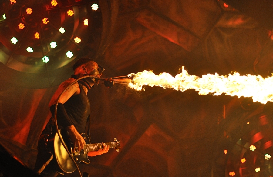 Heiße Show in Friedrichshafen. – Rammstein 2011 in Friedrichshafen