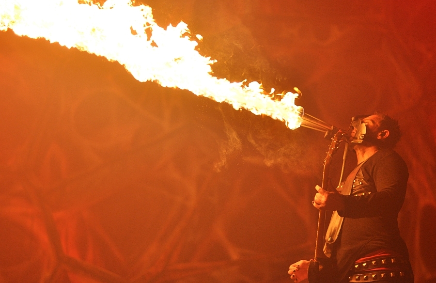 Heiße Show in Friedrichshafen. – Rammstein 2011 in Friedrichshafen