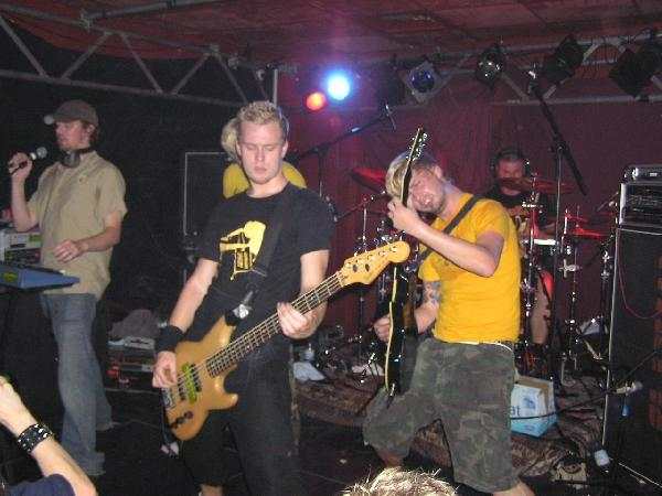 Raunchy im Rahmen der Nordic Threat auf der Popkomm 2004. – 