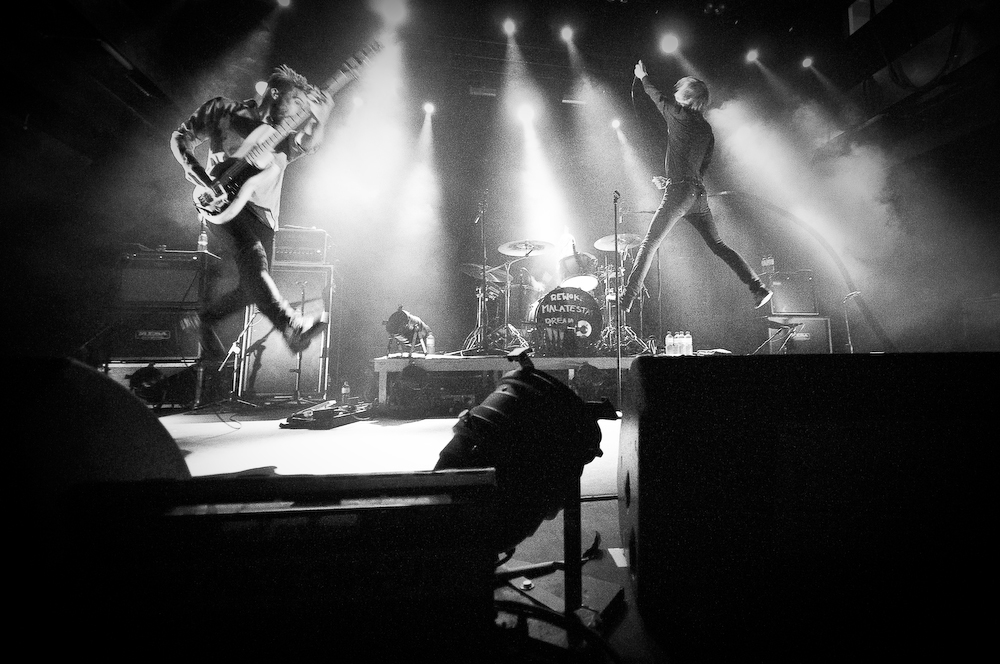 Refused sollen 'fucking dead' sein? Im Gegenteil, das Komplex 457 brannte! – Refused.