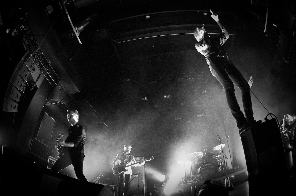 Refused sollen 'fucking dead' sein? Im Gegenteil, das Komplex 457 brannte! – Refused.