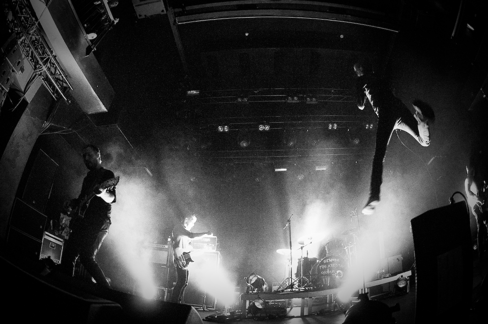 Refused sollen 'fucking dead' sein? Im Gegenteil, das Komplex 457 brannte! – Refused.