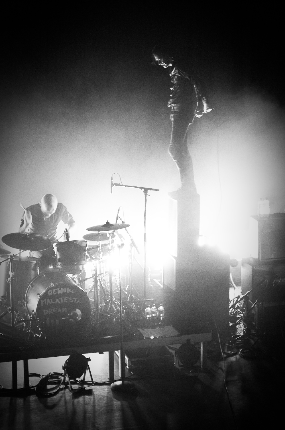 Refused sollen 'fucking dead' sein? Im Gegenteil, das Komplex 457 brannte! – Refused.