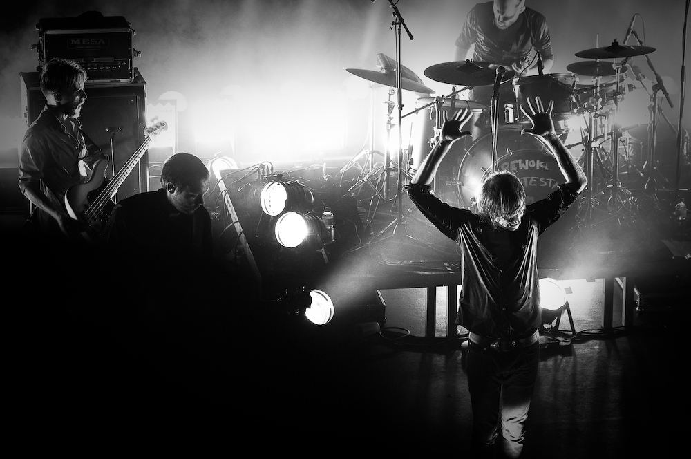 Refused sollen 'fucking dead' sein? Im Gegenteil, das Komplex 457 brannte! – Refused.