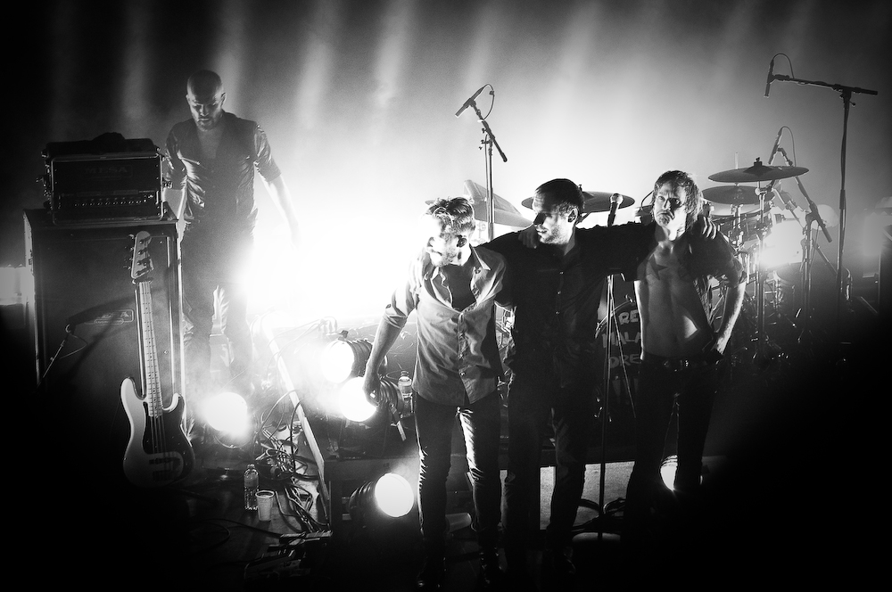 Refused sollen 'fucking dead' sein? Im Gegenteil, das Komplex 457 brannte! – Refused.