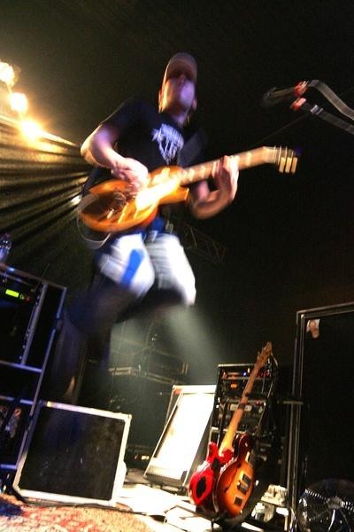 Arme hoch, Rock'n'Roll: Revolverheld supporten Die Happy in Köln. – 