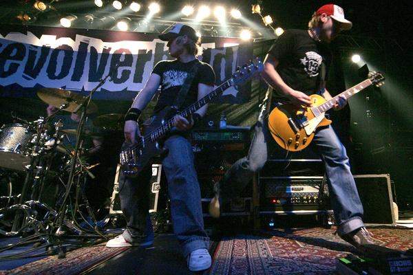 Arme hoch, Rock'n'Roll: Revolverheld supporten Die Happy in Köln. – 