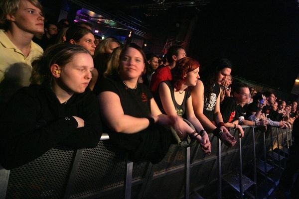 Arme hoch, Rock'n'Roll: Revolverheld supporten Die Happy in Köln. – 