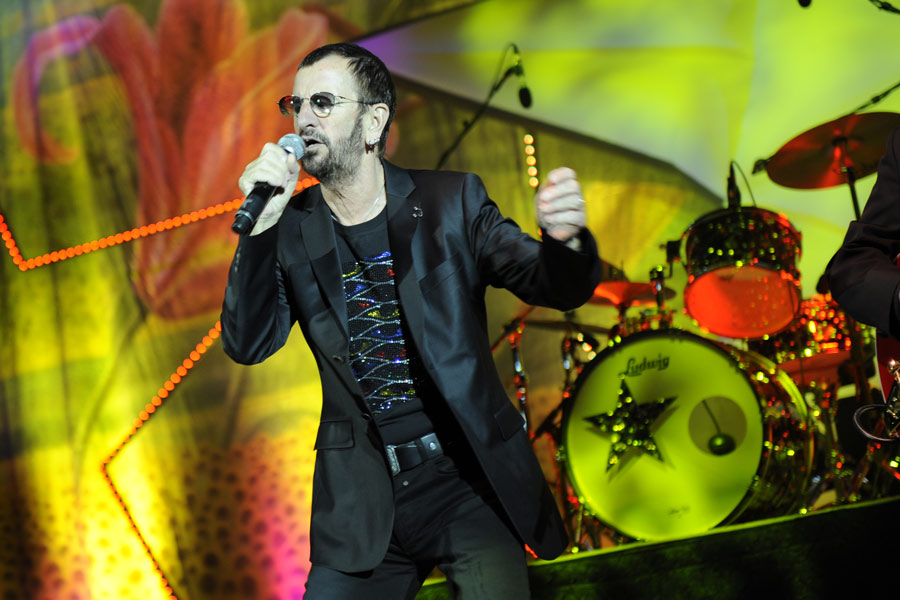 Ringo Starr & His All-Starr Band – Der Ex-Beatle kanns: Ringo Starr in der Philipshalle. – Sichtlich gute Laune.