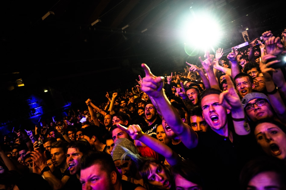 Rise Against – In der Eishalle Deutweg gings zur Sache. – Am Gas.