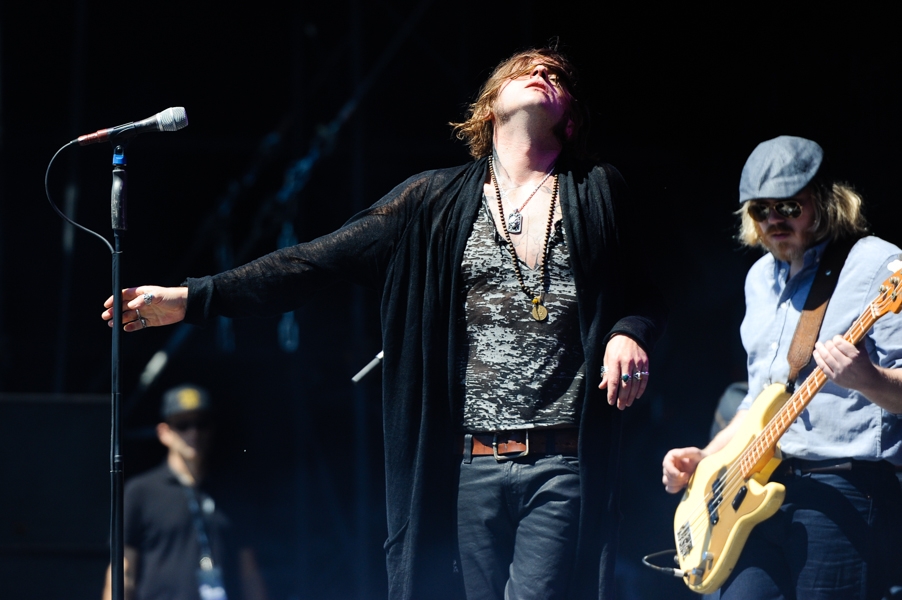 Rival Sons – Auf Rock'n'Roll-Zeitreise mit den Kaliforniern. – Jay am Mic, Dave Beste am Bass.