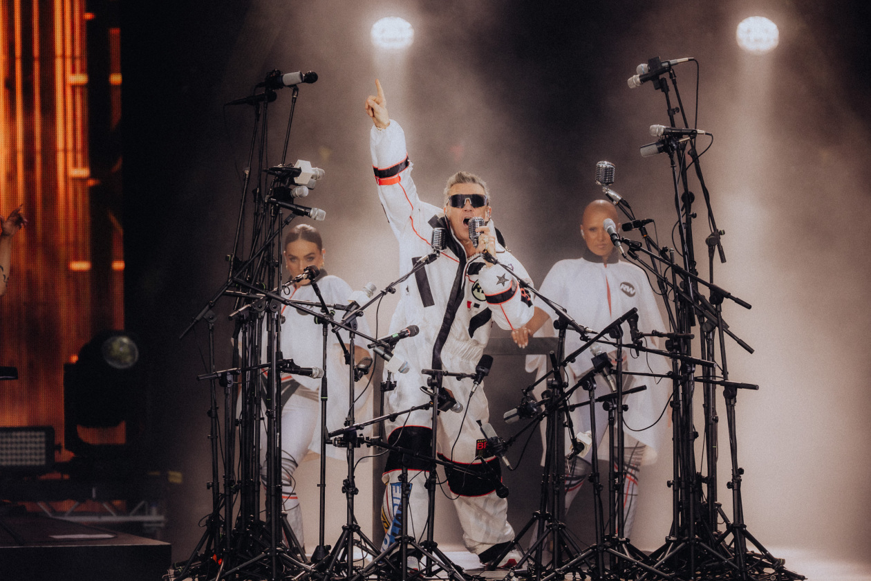 Robbie Williams – Robbie Williams.
