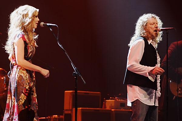 Robert Plant mit Alison Krauss live in Düsseldorf. – 