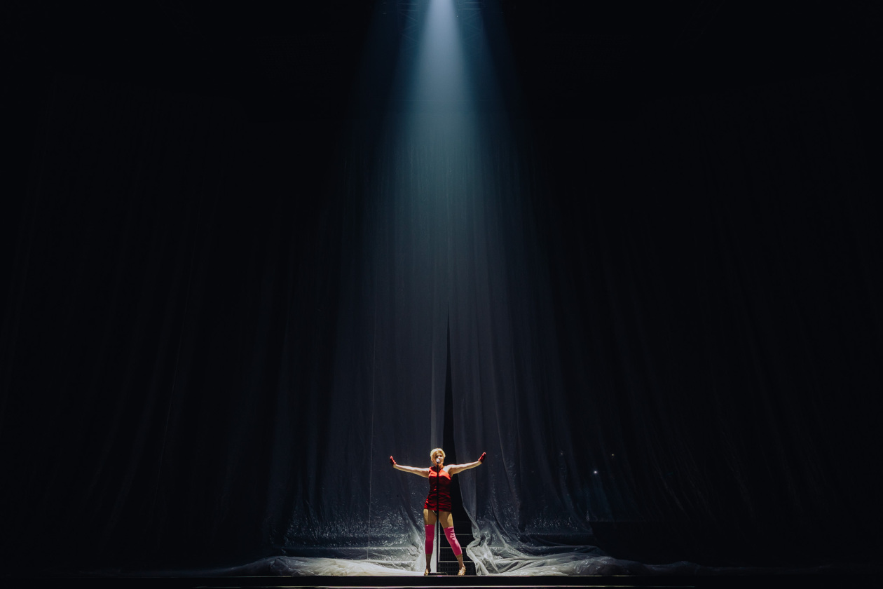 Die Schwedin auf "The Sexistential Tour" in Europa. – Robyn.