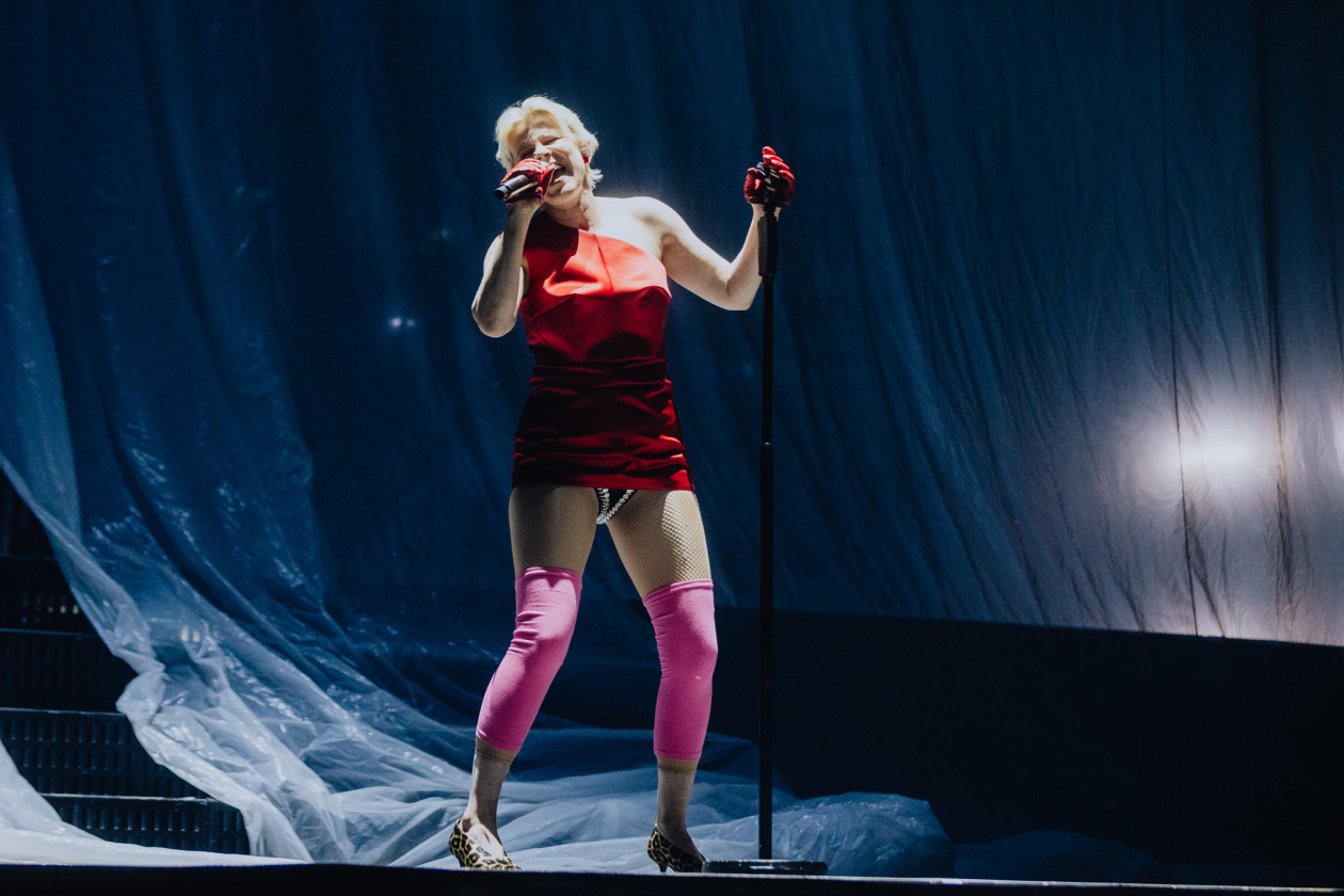 Die Schwedin auf "The Sexistential Tour" in Europa. – Robyn.
