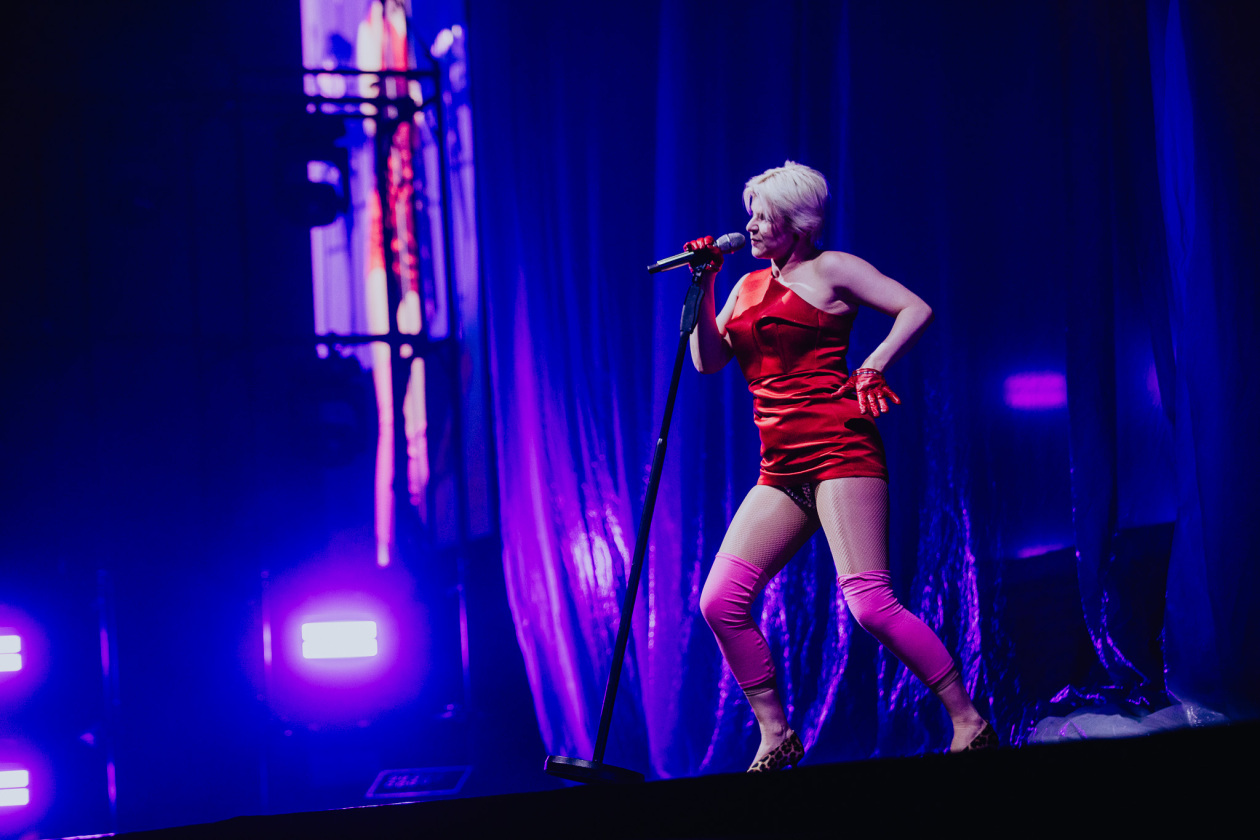 Robyn – Robyn.