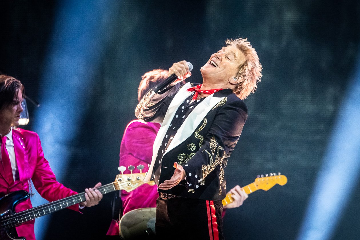 Have a drink on him!  Zum Auftakt der Europatour in Berlin. – Rod Stewart.