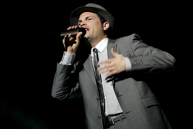 Roger Cicero und seine Bigband in der Kölnarena. – 