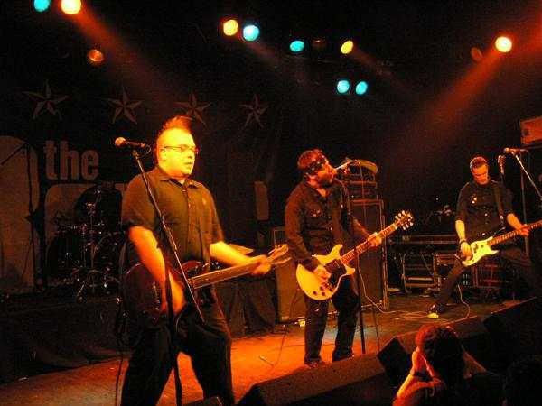 Roger Miret & The Disasters – Roger Miret setzt auch mit seinen Disasters live auf einen Agnostic Front-Kracher. – 