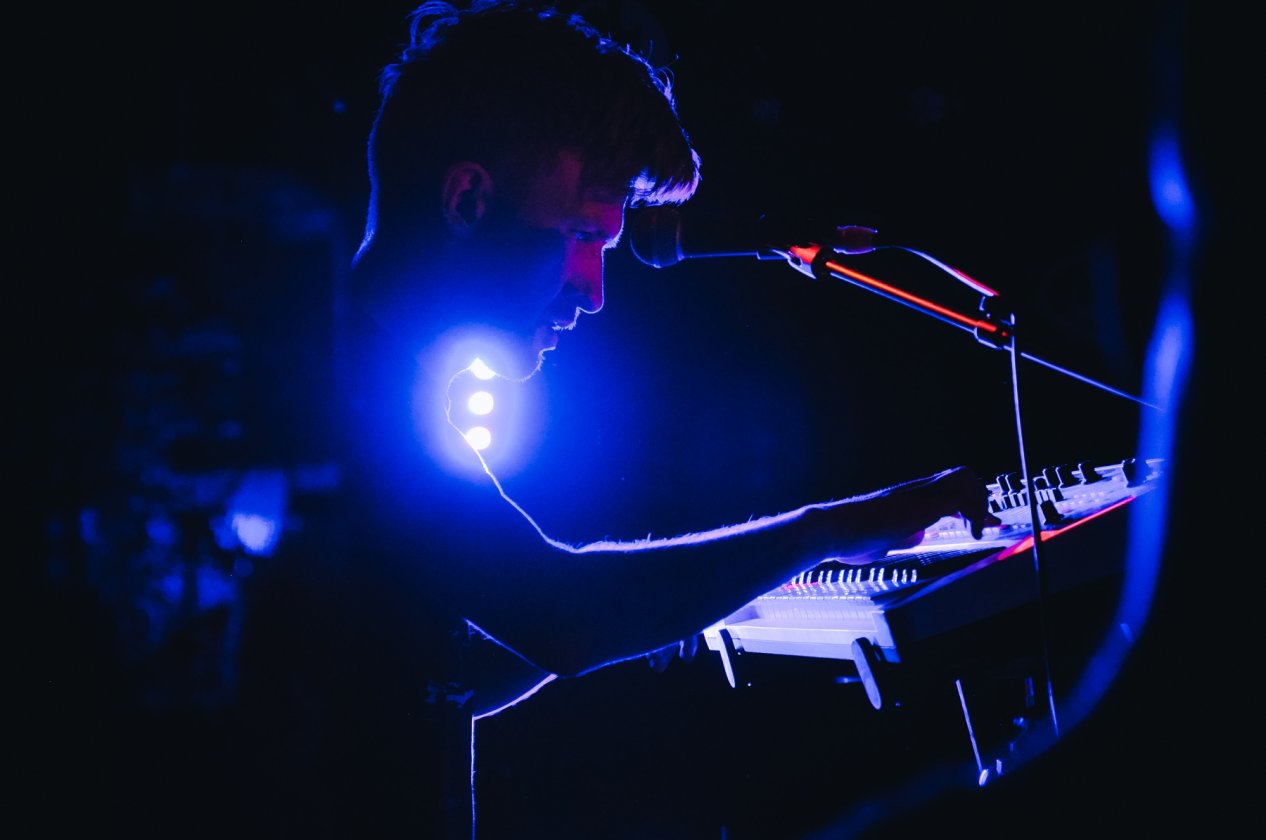 Rolo Tomassi – Die Power des Mathcore im Nacken: Die Briten mit einer kunterbunten Show im Kölner MTC. – Atmo.