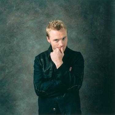 Ronan in Pose ... – Ronan Keating