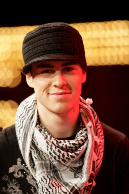 Room 2012 – Beim Fotoshooting kurz vor dem Finale. – Julian
